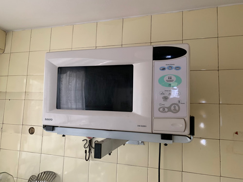 Horno Microondas Sanyo Con Soporte De Regalo (no Hago Envíos (Usado)