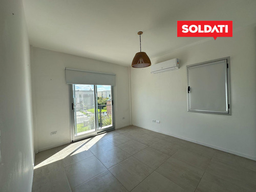 Venta 3 Cuartos Y Escritorio. Pileta, Parrilla, Piscina.