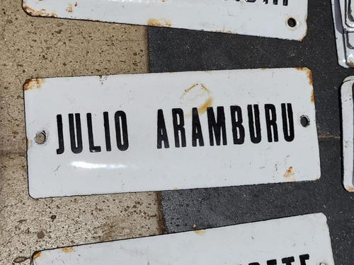 Cartel Antiguo Enlozado De Calle Julio Aramburu