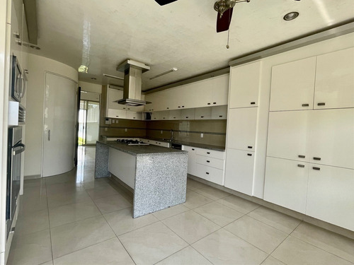 Imagen 3 de 10 de Renta Hermosa Casa En Pedregal, Doble Seguridad Cerca De Per