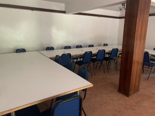 Se Arrienda Sitio Central Con Dos Casas