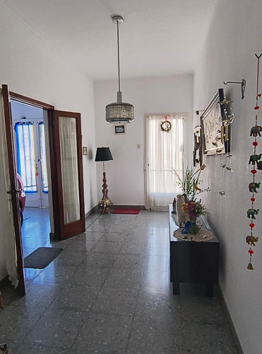 Casa En Venta - 2 Dormitorios 2 Baños - 275mts2 - Tolosa