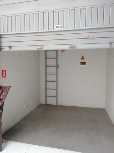 Alquilo Stand Local Primer Piso En Cc El Reloj Frente A Las Malvinas. 9 M². S/.350