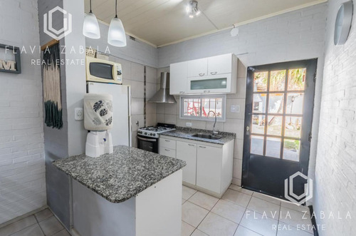 Venta Casa Tres Ambientes Con Pileta Y Jardín En Ituzaingo