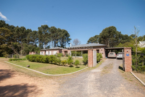 Casa De 3 Dormitorios En Burnett, Punta Del Este-ref:2485