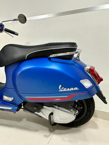 Imagen 11 de 15 de Vespa Super Sport 300 Hpe Retro Scooter Permutas Bbva 0 %