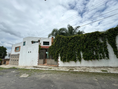 Residencia En Venta Con Alberca En Zapopan