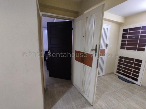 Imagen 3 de 30 de Apartamento Duplex En Venta Urb Los Caobos, Maracay 23-23982 Hc