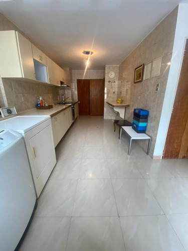 Vendo Espacioso Penthouse En Los Dos Caminos. Ubicacion Privilegiada. 167 Mts. 2/2/1pe