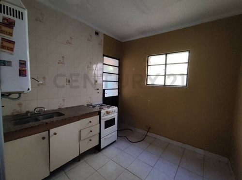 Imagen 7 de 12 de Casa En Venta De 2 Dormitorios En La Plata