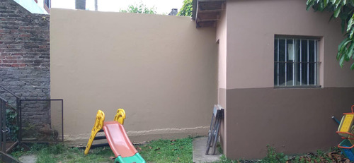 Venta Ph 4 Amb. Pta. Baja En Ramos Mejía - Buen Estado A Mts. Av. De Mayo Con Patio Y Fdo.