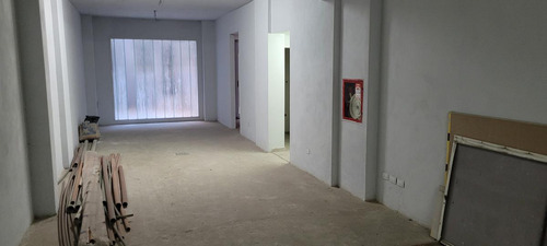 Venta De Amplio Local Con Sótano Sobre Calle Marcelo T De Alvear Al 1500. Excelente Ubicación