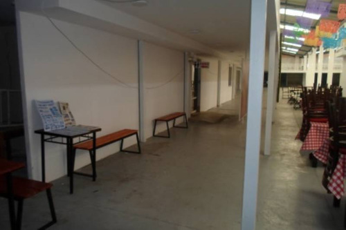 Patio De Comidas Nuevo En Barrio Franklin