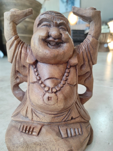 Imagen 3 de 5 de Buda Del Éxito En Madera De Suar 20cm Artesanal