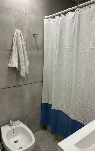 Imagen 2 de 4 de Cortina De Baño 180x180tusor Combinado C/ojalillo Inoxidable