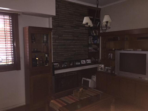 Imagen 5 de 14 de Chalet En Castelar Sur De 3 Dormitorios Y Escritorio