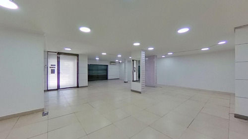 Amplia Propiedad Comercial - Los Conquistadores
