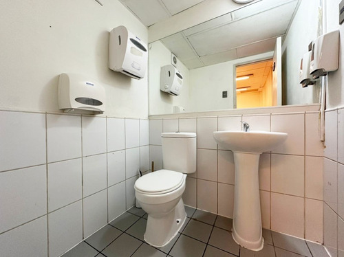 Oficina De 4 Privados Y 2 Baños Con Resolución Seremi