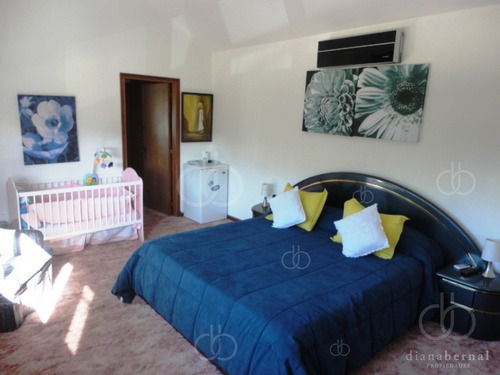 Imagen 13 de 25 de Mansa A Metros Del Mar, Chalet De 5 Dormitorios, 3 Baños Y Piscina Climatizada.- Ref: 54487