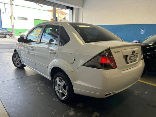 Imagem 4 de 13 de Ford Fiesta 1.6 Se Sedan 16v Flex 4p Manual