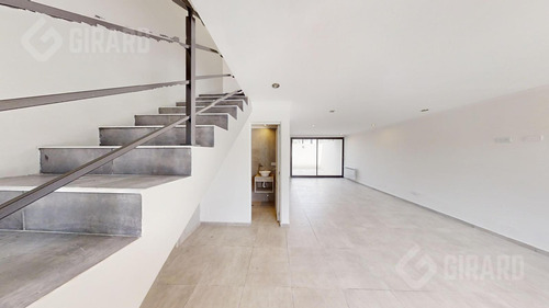 Triplex De 4 Ambientes A Estrenar En Villa Primera, Patio Y Parrila