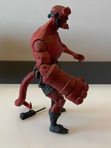 Hellboy Figura Articulada Version Comic De Mezco