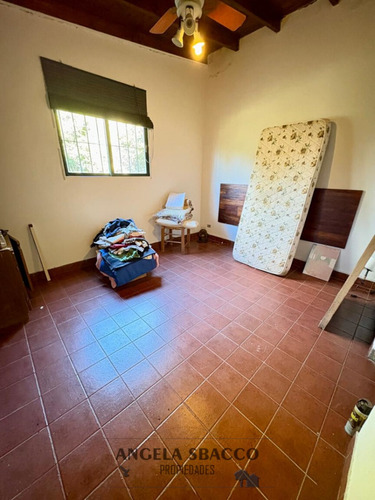 Casa Quinta En Barrio Los Pinos.
