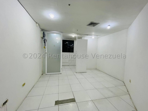 Oficina Comercial En La Iconica Y Prestigiosa Torre Sindoni De Maracay 24-24034 Irrr