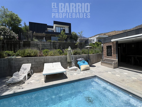 Casa En Venta De 4 Dorm. En Colina
