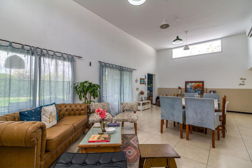 Casa En Venta, 5 Ambientes, En Haras Santa Maria, Loma Verde, Escobar