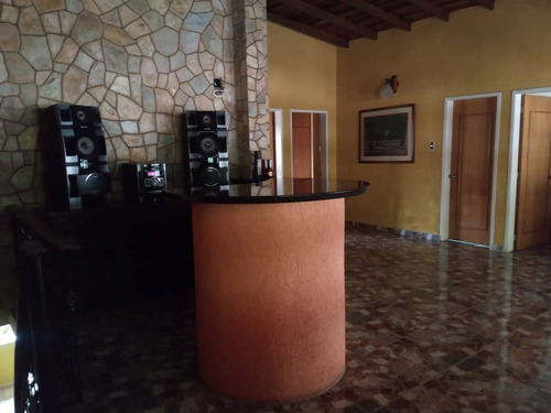 Imagen 27 de 30 de Venta. Amplia Y Bella Casa En La Candelaria, El Limon. 04146080695 Yr