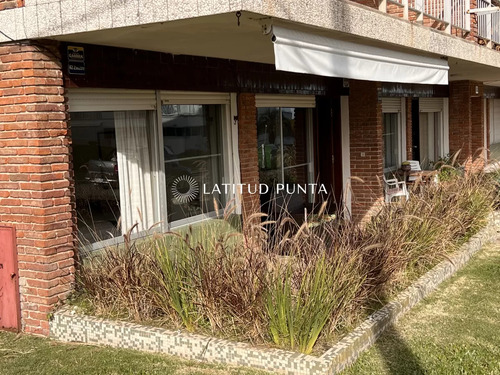 Apartamento De 3 Dormitorios En Playa Mansa