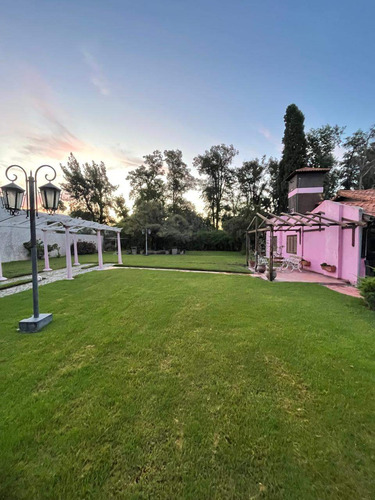Venta Chalet 4 Dormitorios Castelar Con Cochera