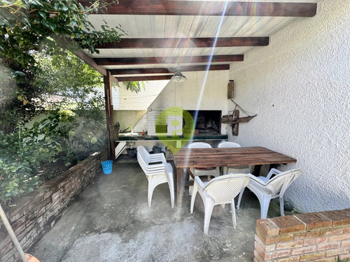 Se Vende Propiedad Única En El Casco Viejo De La Paloma