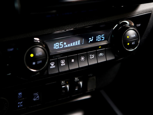 Toyota Hilux 2.8 D-4D TURBO DIESEL CD SRX 4X4 AUTOMÁTICO