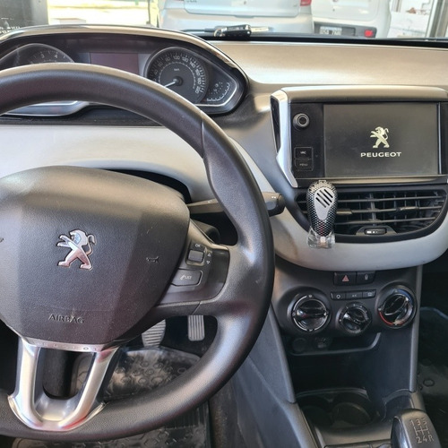 Peugeot 208 Allure Touchscreen 2015 1.5 | Nav 1.6 Feline