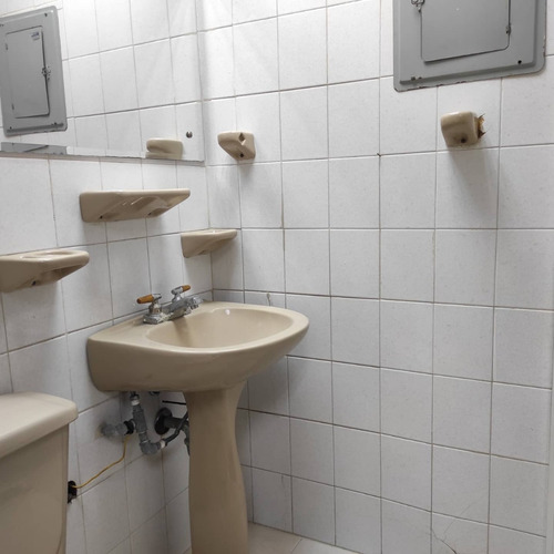 Imagen 6 de 7 de Oficina En Venta Centro Comercial Colonial - Barcelona