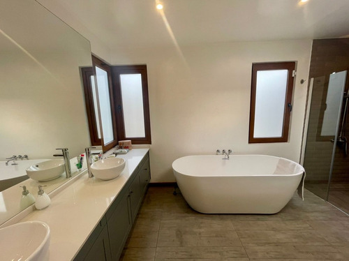 Casa Remodelada Con Terminaciones De Alto Nivel En Condomini