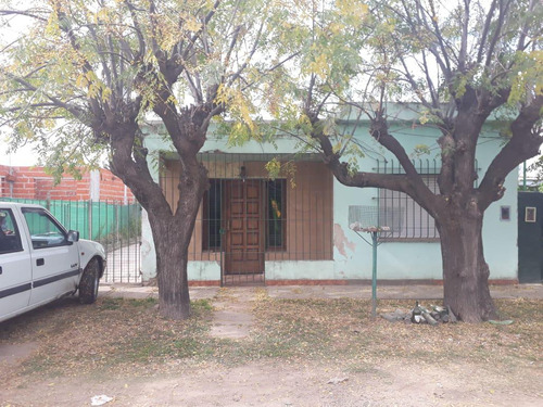 Venta De Casa Sobre Av. Nemesio Alvarez En General Rodriguez