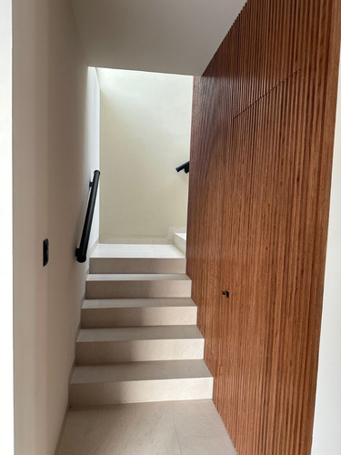 Excelenta Casa En Lomas, Calidad Y Ubicacion Excelente. Oportunidad