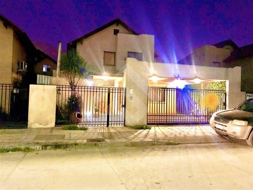 Imagen 1 de 24 de Casa En Venta En Peñalolén, 4 Dormitorios Y 3 Baños