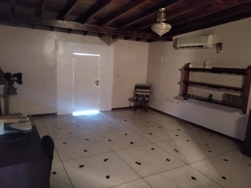 José Trivero Vende Vende Espectacular Quinta Con Acabados De Lujo. Cuenta Con Parrillera Y Balcon