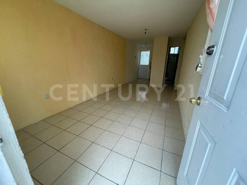 Casa En Venta Sobre Avenida Gandhí, San Juan Del Río, Querétaro.