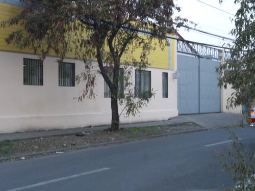 4 Galpones; Salida Dos Calles , Estacionamiento 20 Vehículo