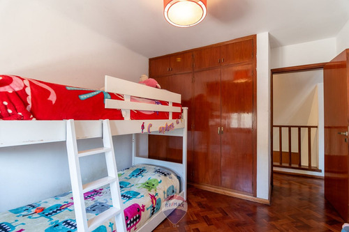 Venta Casa 5 Dorm Cochera Poeta Lugones Cba