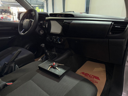 Toyota Hilux 2.7 Cabina Sencilla Mt
