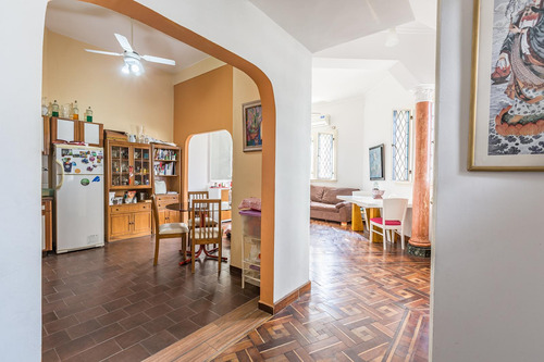 Venta Casa 5 Ambientes De Estilo | Excelente Estado| Luz | Detalles De Calidad | Caballito