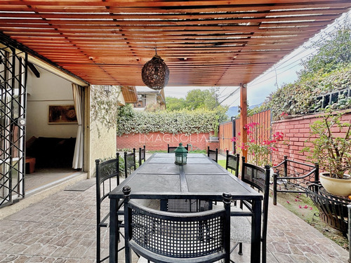 Casa En Venta De 5 Dorm. En Las Condes