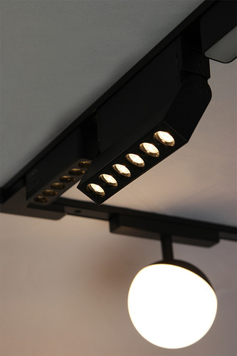Luminaria Led Orientable Riel Magnético 12w Cálida 48v Tbcin Estructura Negro