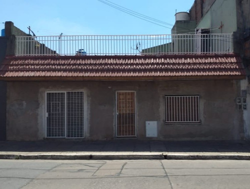 Casa En Venta En Isidro Casanova